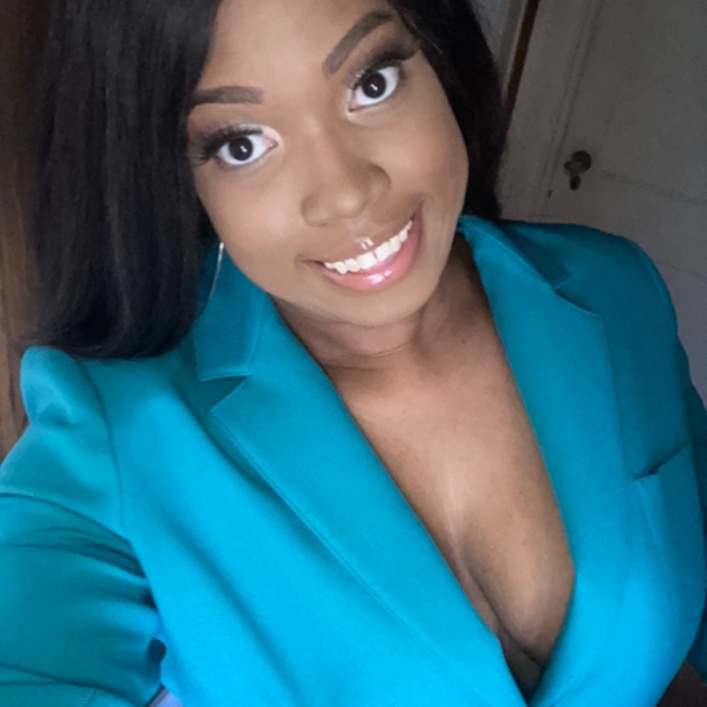 Meet your Posher, Whitney